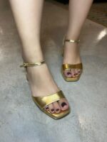 SANDALIA GABRIELA DOURADA